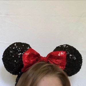 MINNIE MOUSE EARS! Disney